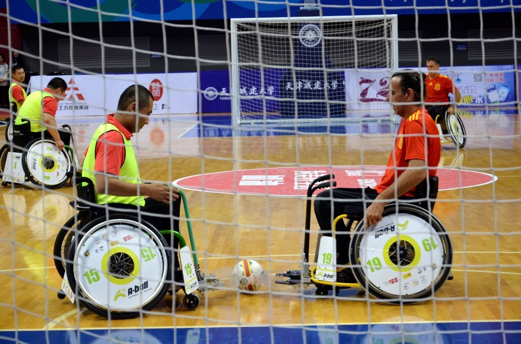 彩蛋西班牙轮椅足球在我校体育馆首演校长李忠献会见西班牙代表团一行